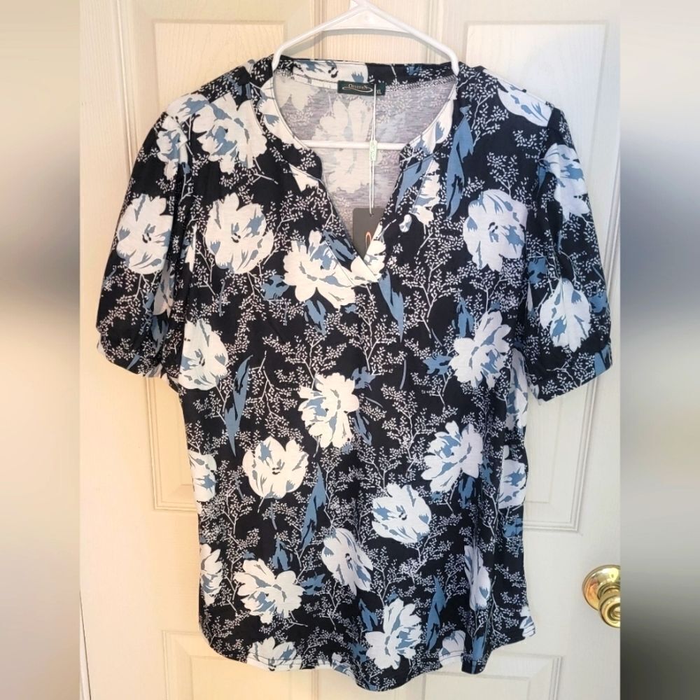 Women's NWTS Floral Print Top